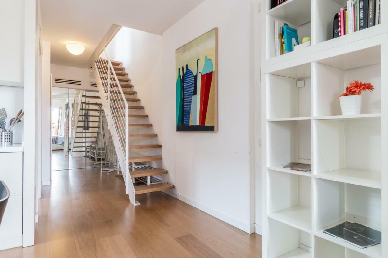 Carmini Canal View And Balcony With Lift Apartment Venedig