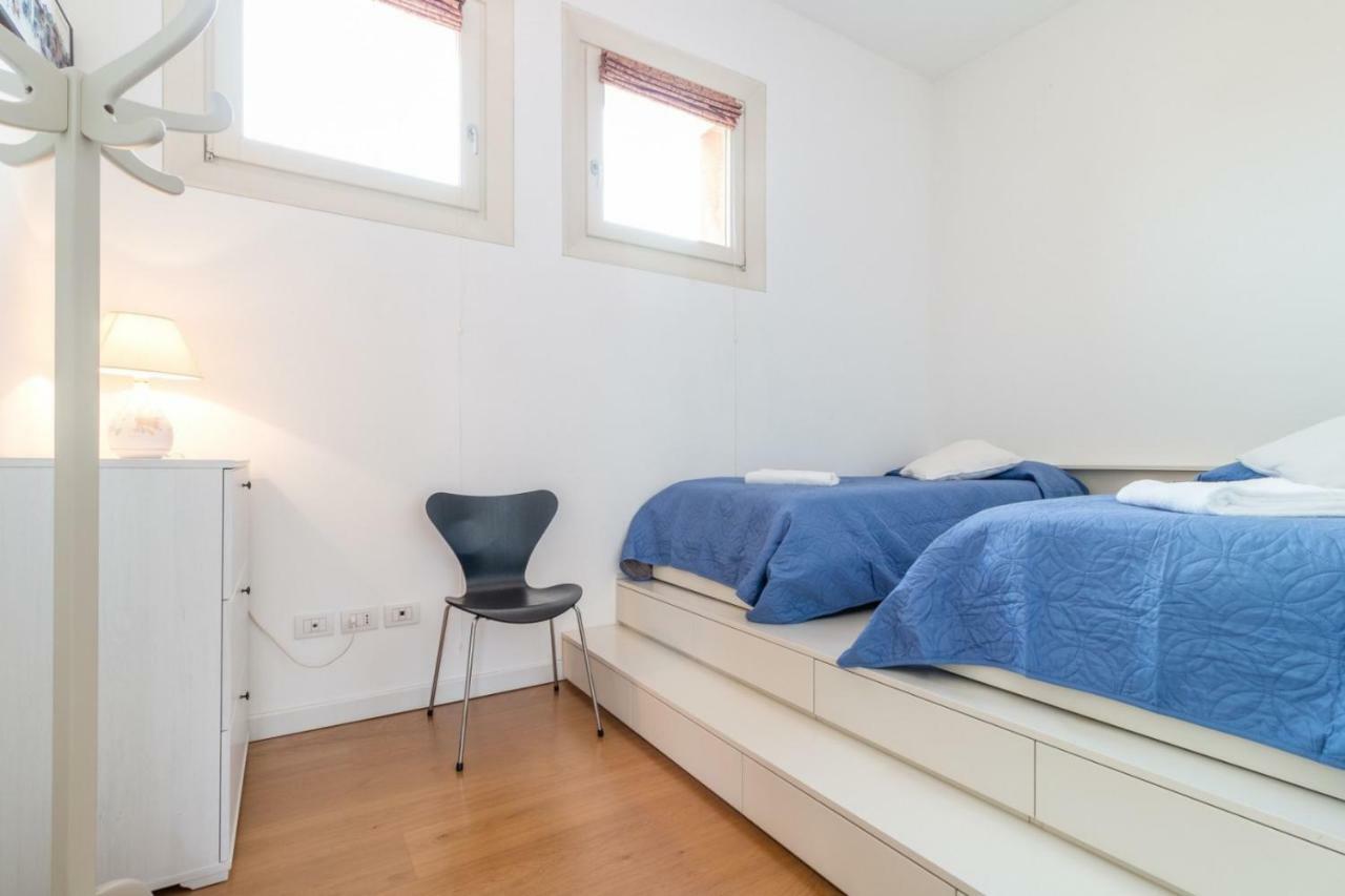 Apartment Carmini Canal View And Balcony With Lift Venedig