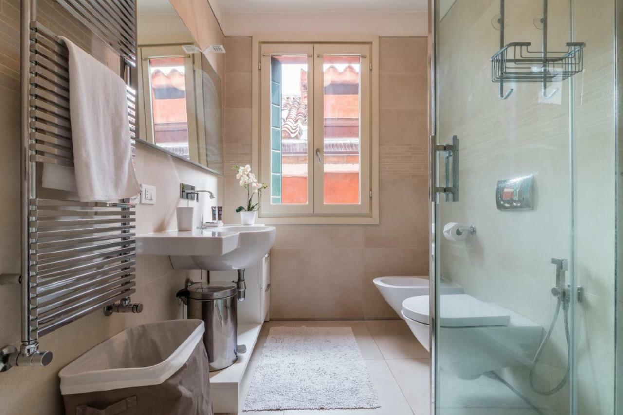 Carmini Canal View And Balcony With Lift * Venedig
